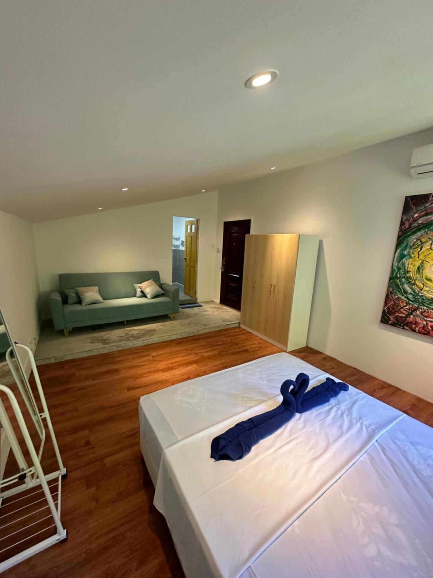 Nest Club Hostel *