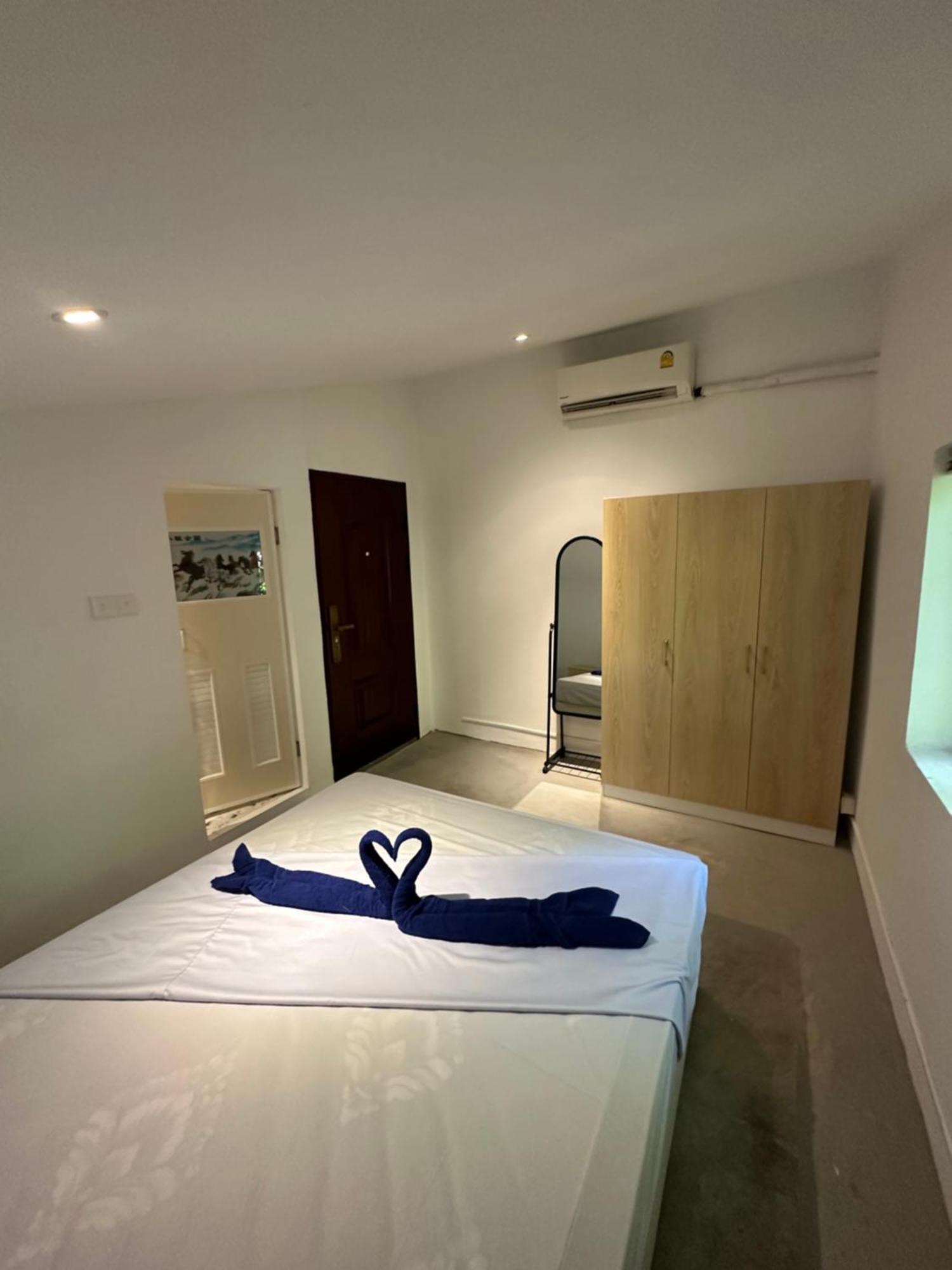 Hostel Nest Club *
