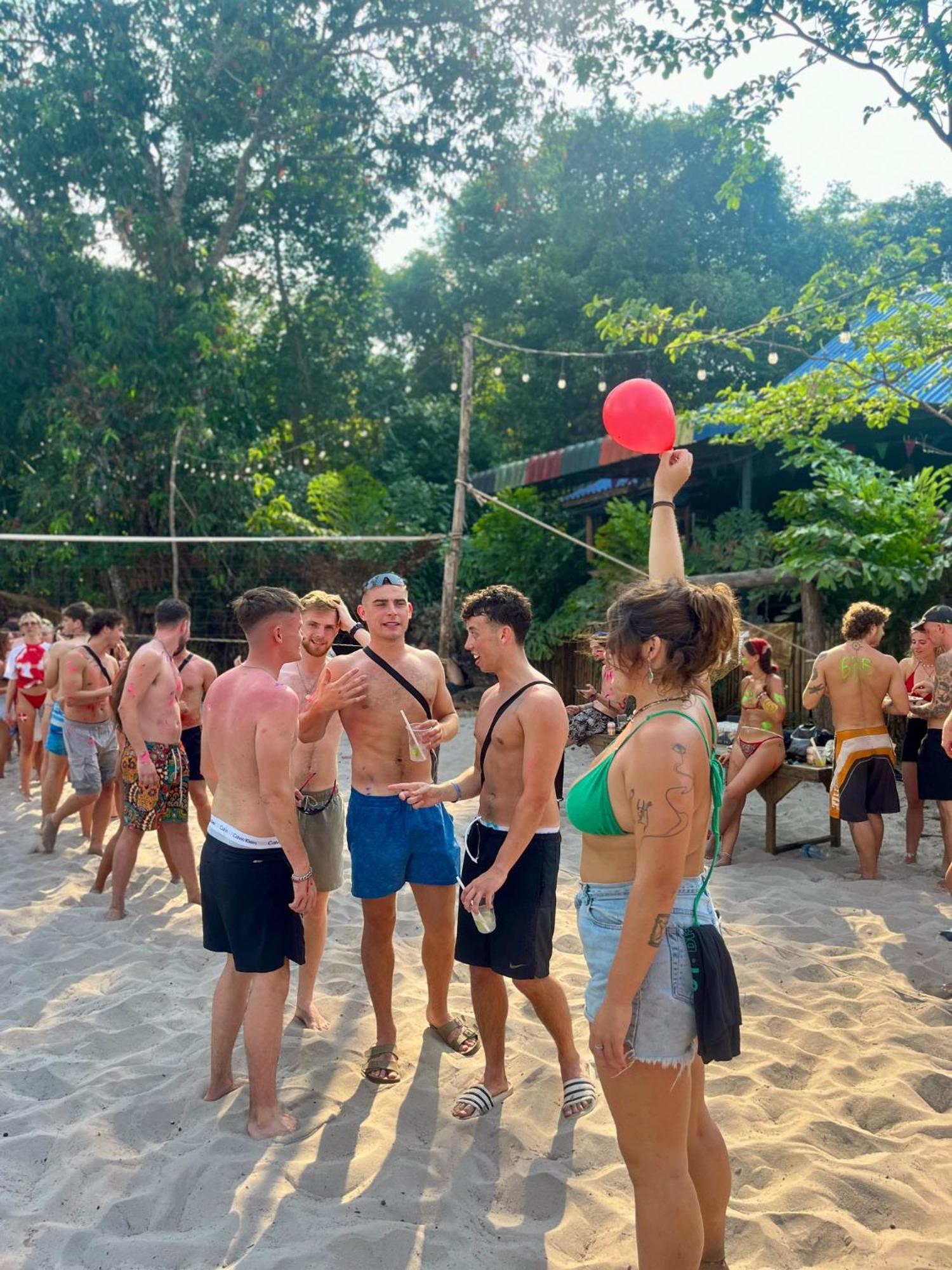 Nest Club Kaoh Touch